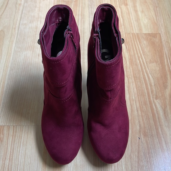 G By Guess Super Sexy Suede Burgundy Ankle Boots With Side Zip Size 9W - Picture 6 of 7